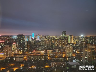 萬家燈火不及你一人在我身旁