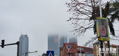 煙雨濛濛的三座高樓