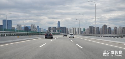 像昨天今天同時(shí)在放映