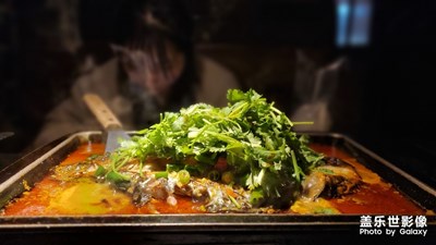 雨中西湖，有你，有我，有烤魚