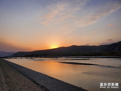 暮春時(shí)節(jié)又逢君