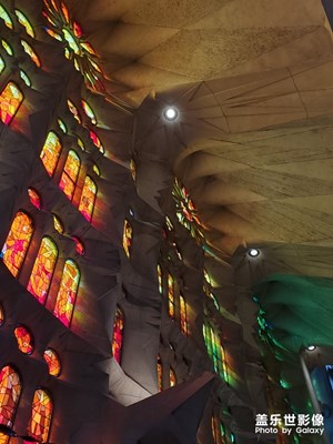 精彩翻倍＋一座神權被個人凌駕的教堂。