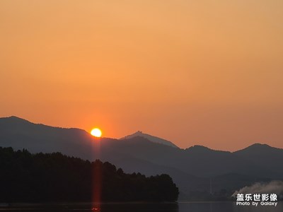 夕陽(yáng)下的炊煙