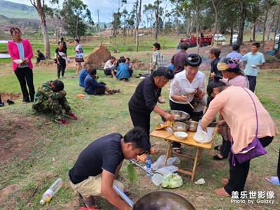 天氣熱，來(lái)釣魚(yú)燒烤了～