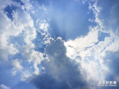 打開不一樣的窗，就會看到不一樣的風(fēng)景；擁有不一樣的視野