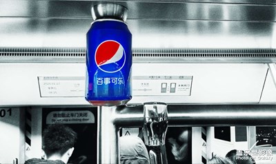 黑白中的那一抹彩