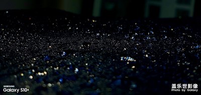 雨傘上的“星空”