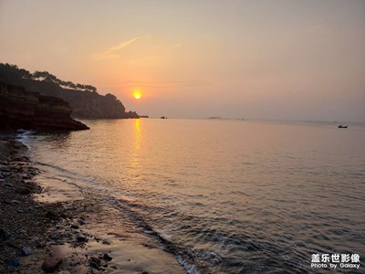 ???太陽最紅，*最親！海上升起紅太陽！