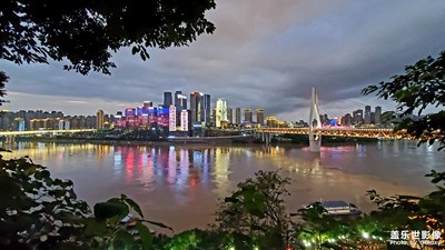 雨后重慶＋笑臉滿屏