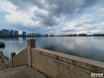 S10＋隨拍，色彩很棒，視角很廣