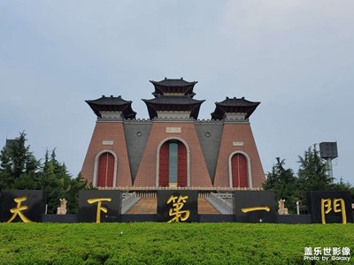 故鄉(xiāng)的云天，物，人