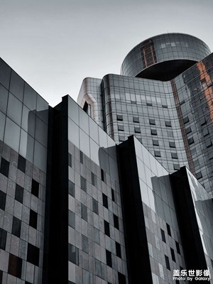 暗黑金的街頭建筑