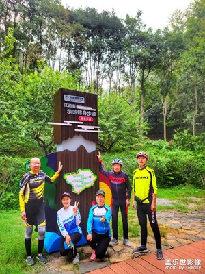 徒步丫山臥龍谷