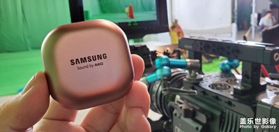 live 在片場度過