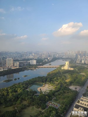 鋼筋混凝土。