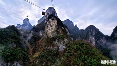 云層之上，云霧繚繞（張家界隨手拍）