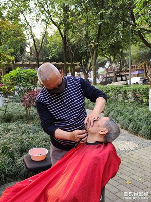 5元地?cái)偫戆l(fā)匠