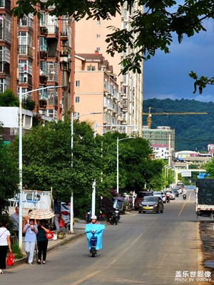 S21U 超廣、廣角、3倍、十倍和最遠數碼變焦都用上了。