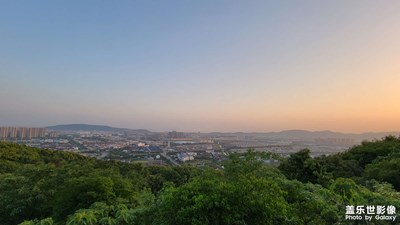 夜爬靈巖山