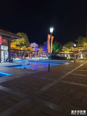 小區(qū)夜間兒童樂園