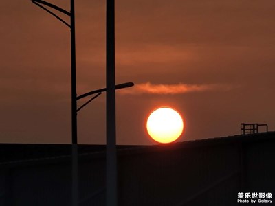 日落紅勝火