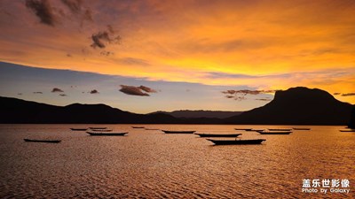 瀘沽湖看日落晚霞