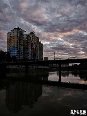 詭異的色調(diào)