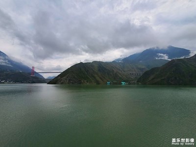 【春去夏猶清】+高山出平湖