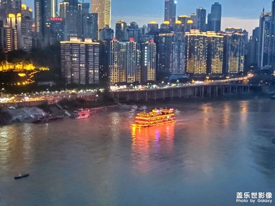 中國重慶－千廝門嘉陵江大橋下霞景