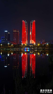 成都雙塔獻(xiàn)禮燈光秀