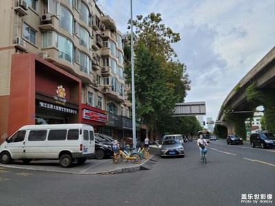 成都 ，萬年路街景