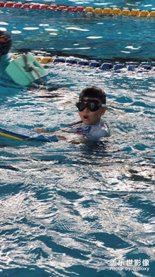 假期學(xué)游泳