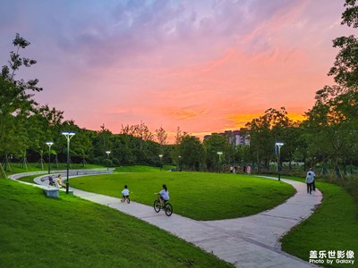 浪漫的夏天
傍晚的天空可以有多少種顏色