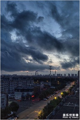 【黑云塞空萬(wàn)馬屯】