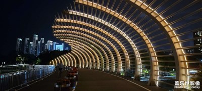 夜晚涼爽的深圳灣