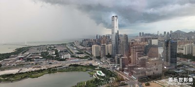 烏云籠罩的深圳灣大橋和深圳灣一號