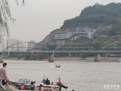 中山橋，白塔山