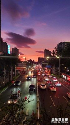 臺(tái)風(fēng)過(guò)后的晚霞格外漂亮