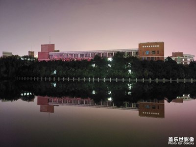 學(xué)校夜景