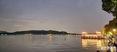 夜幕下的西湖
