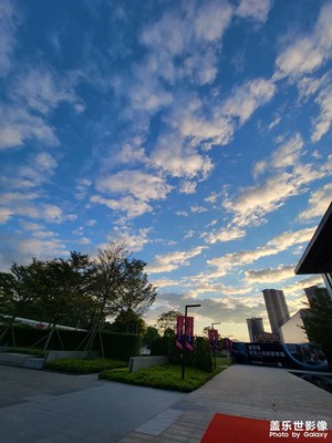 若想念是凋謝的云，乘著風(fēng)也飄向你