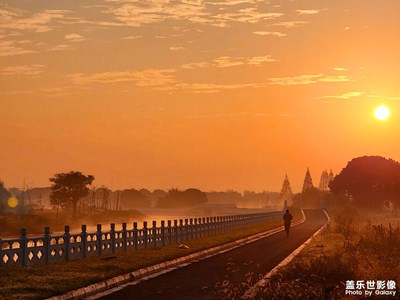 愿秋色安暖，歲月無恙。