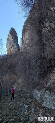 空山不見人，但聞人語響