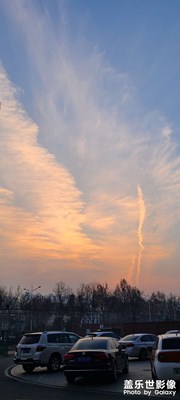 人約黃昏后，月上柳梢頭