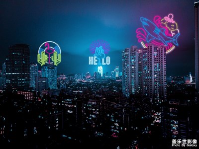 相冊(cè)自帶的貼紙還挺酷的！