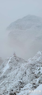 山里冰封，萬里雪飄，大河上下，頓失滔滔