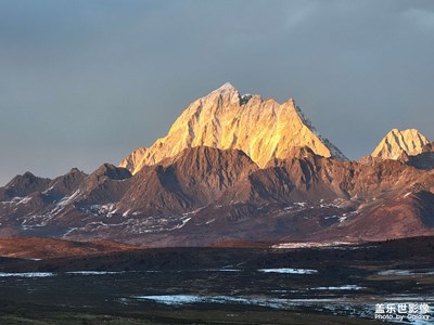 甘孜州康定魚子西星空營(yíng)地 看雅拉雪山