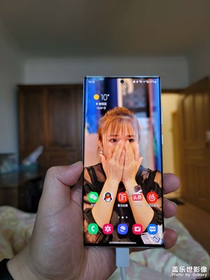 s22u到手了，帶著旗艦手機(jī)逛展，吸睛度就是高