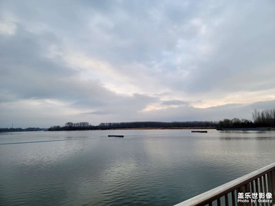 今天又拍了照，找不到景色。