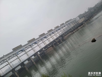 美景四川的橋和早晨。還可以